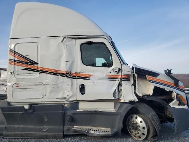 2020 Freightliner Cascadia 126