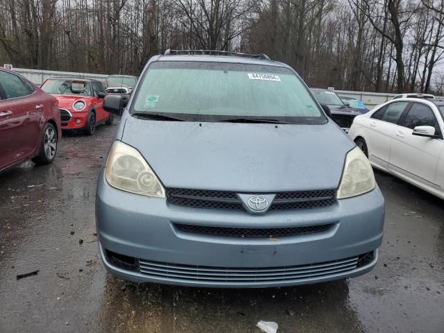 2004 Toyota Sienna CE