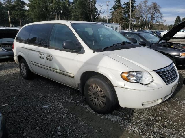 2005 Chrysler Town & Country LX