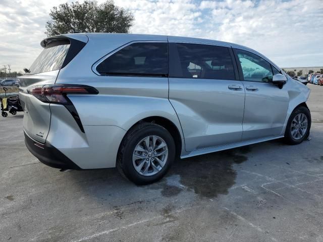 2023 Toyota Sienna LE