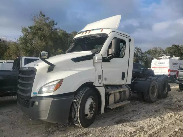 2021 Freightliner Cascadia 126