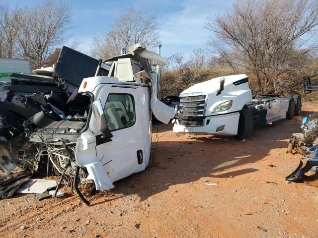 2021 Freightliner Cascadia 126