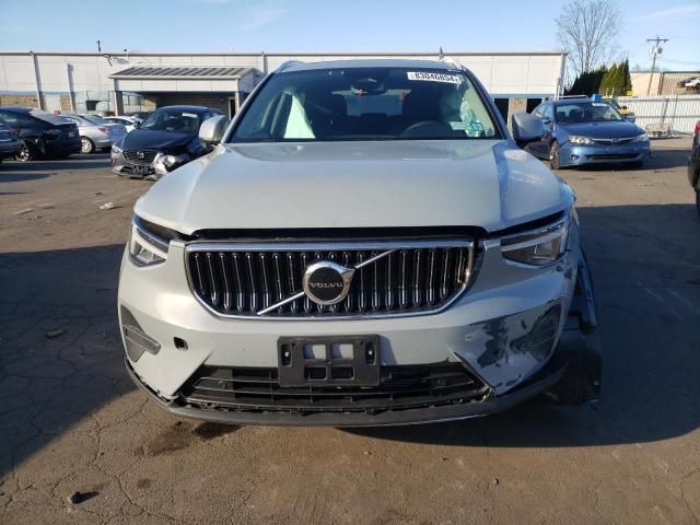 2024 Volvo XC40 Core