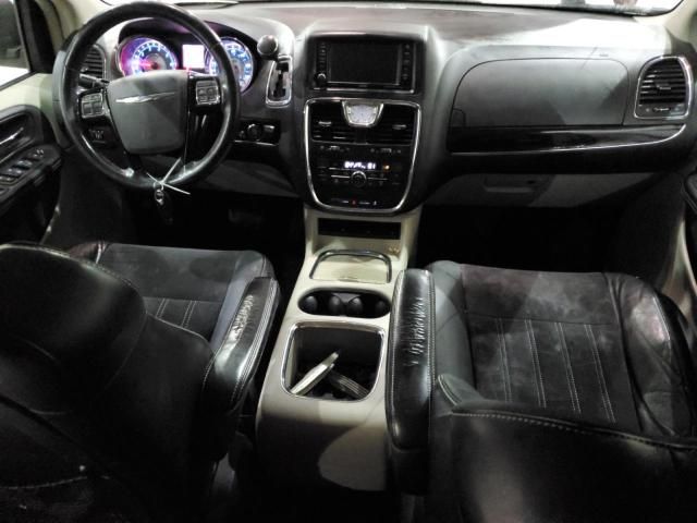 2014 Chrysler Town & Country Touring L