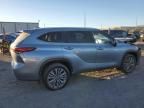 2020 Toyota Highlander Hybrid Platinum