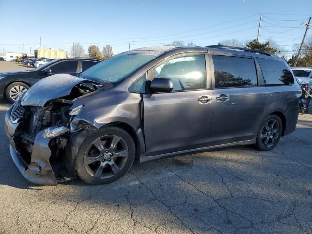 2016 Toyota Sienna SE