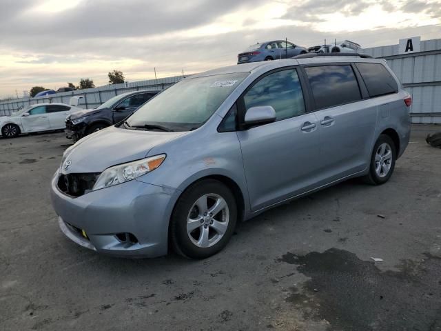 2016 Toyota Sienna LE