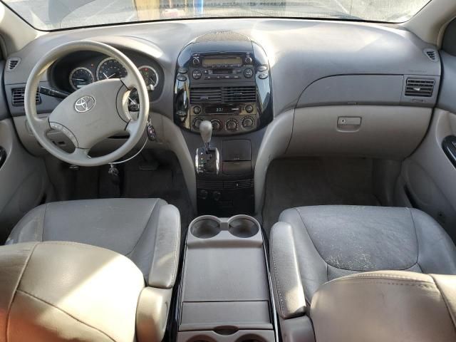 2004 Toyota Sienna CE