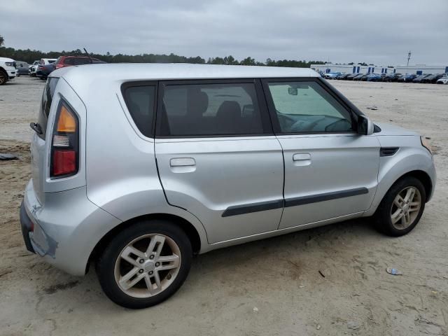 2010 KIA Soul +