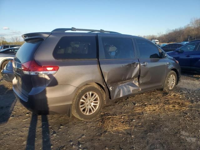 2013 Toyota Sienna XLE