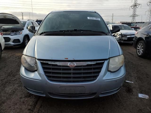 2005 Chrysler Town & Country LX