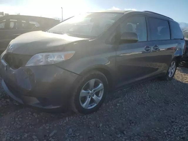 2013 Toyota Sienna LE