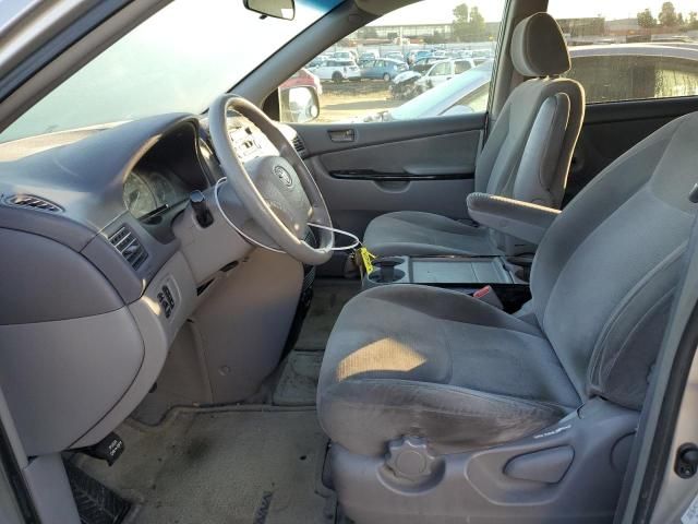 2004 Toyota Sienna CE