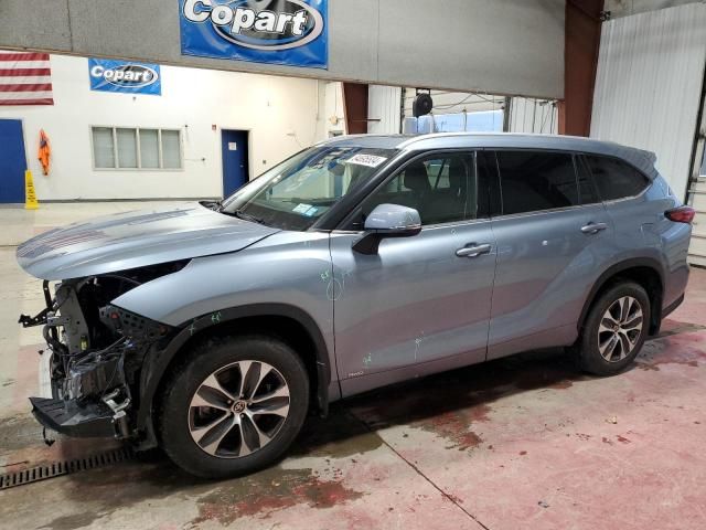 2022 Toyota Highlander Hybrid XLE