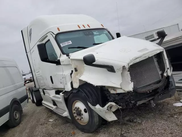 2021 Freightliner Cascadia 126