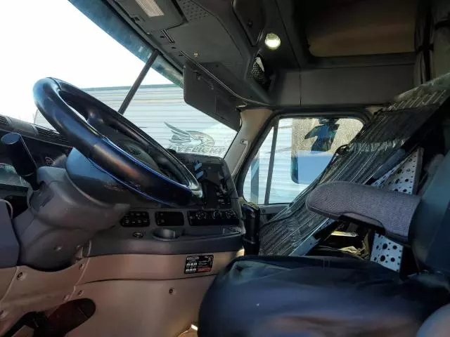 2015 Freightliner Cascadia 125