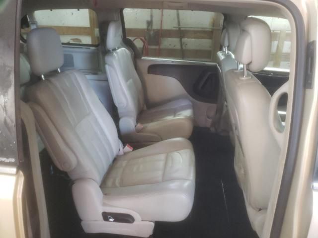 2011 Chrysler Town & Country Touring L