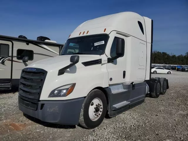 2021 Freightliner Cascadia 126