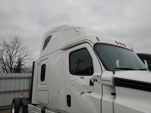 2020 Freightliner Cascadia 126