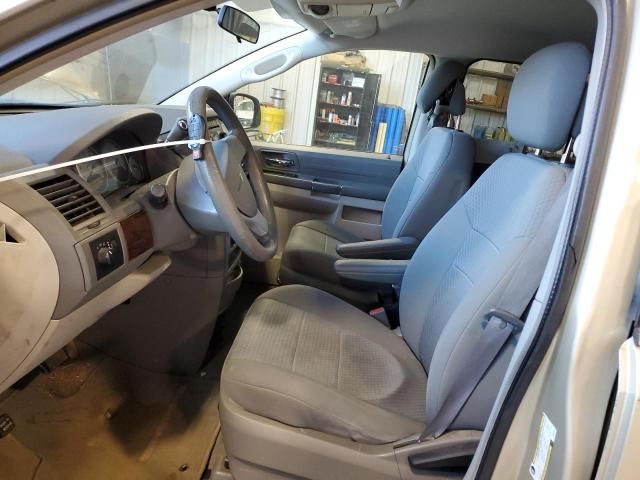 2010 Chrysler Town & Country LX