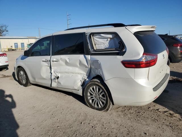 2017 Toyota Sienna XLE