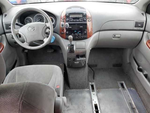 2004 Toyota Sienna XLE