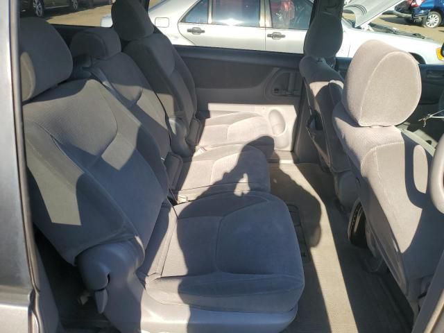 2004 Toyota Sienna CE