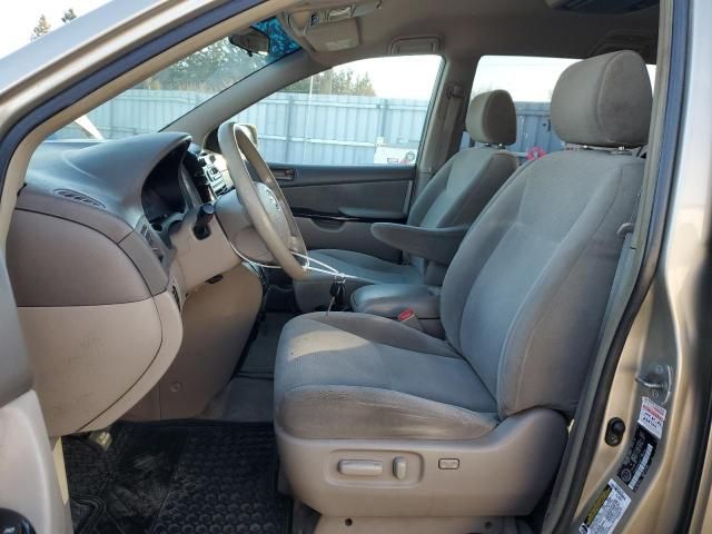 2005 Toyota Sienna CE