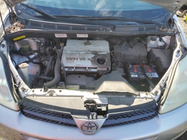 2004 Toyota Sienna CE