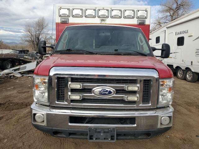 2014 Ford Econoline E450 Super Duty Cutaway Van