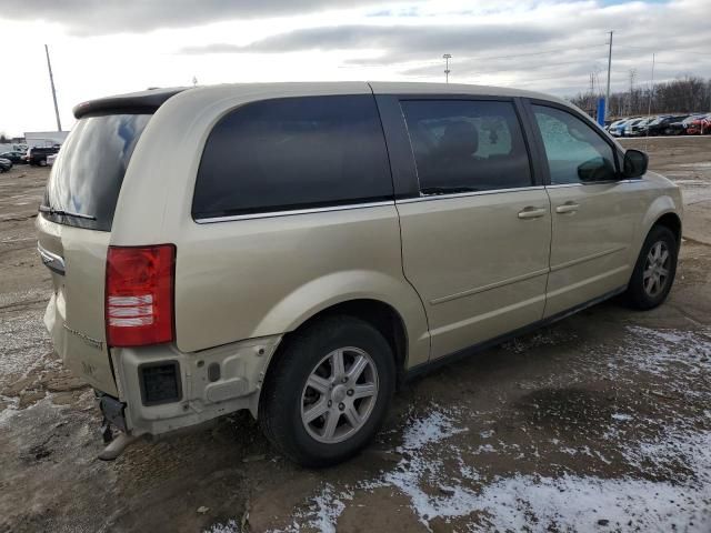 2010 Chrysler Town & Country LX