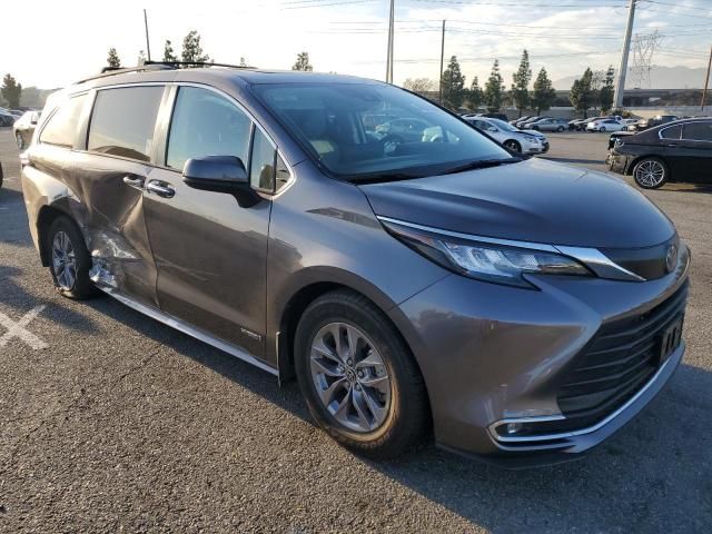 2021 Toyota Sienna XLE