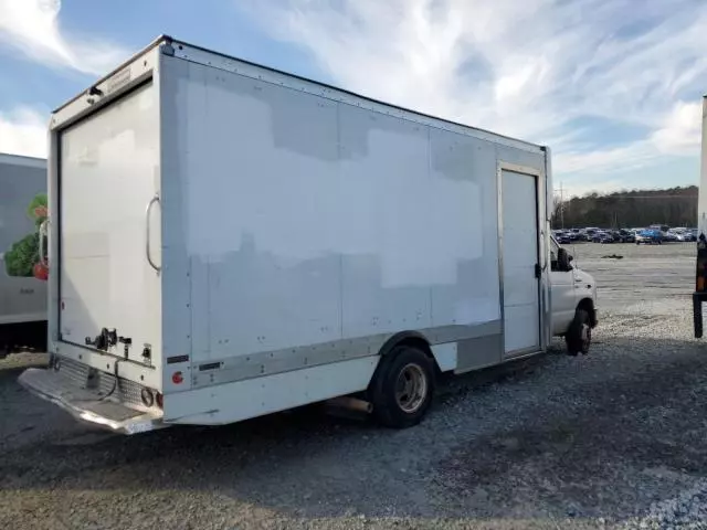 2019 Ford Econoline E450 Super Duty Cutaway Van