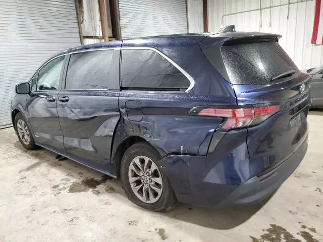 2021 Toyota Sienna LE