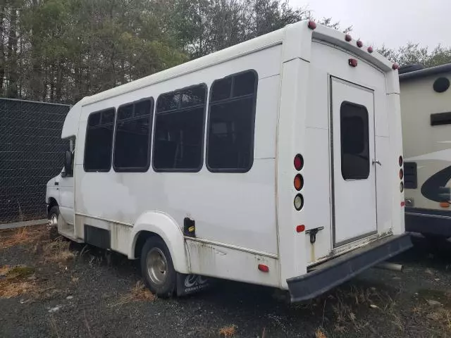 2013 Ford Econoline E350 Super Duty Cutaway Van