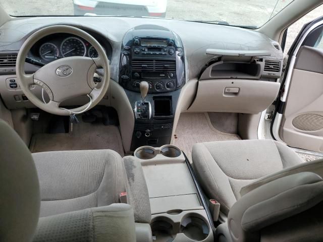 2004 Toyota Sienna CE