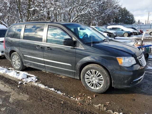 2016 Chrysler Town & Country Touring L