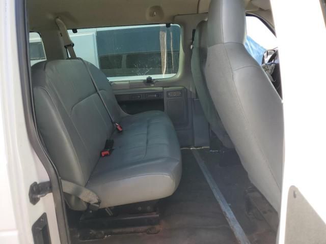 2010 Ford Econoline E350 Super Duty Wagon