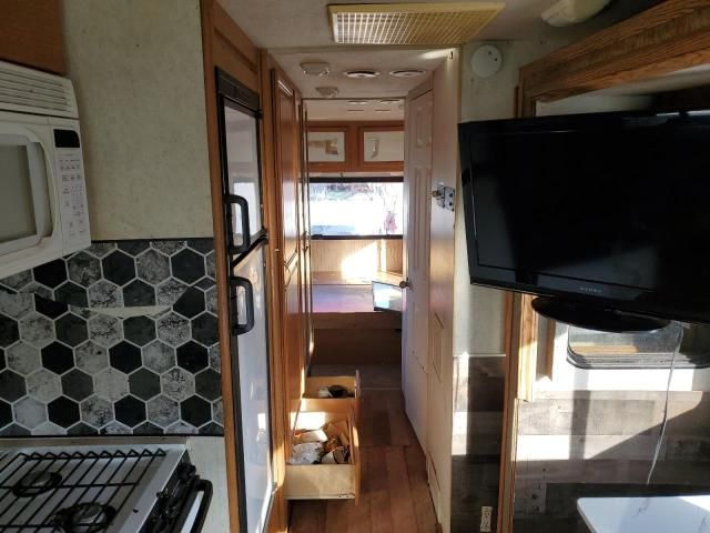 2003 Fleetwood 2003 Workhorse Custom Chassis Motorhome Chassis P3