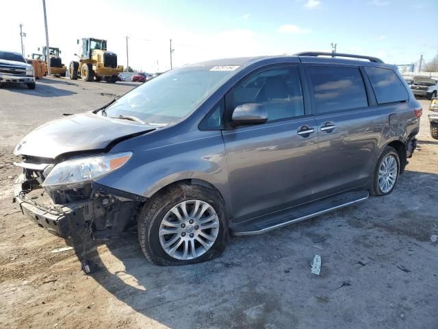 2017 Toyota Sienna XLE