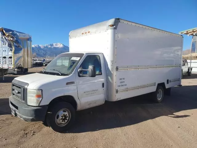 2012 Ford Econoline E350 Super Duty Cutaway Van