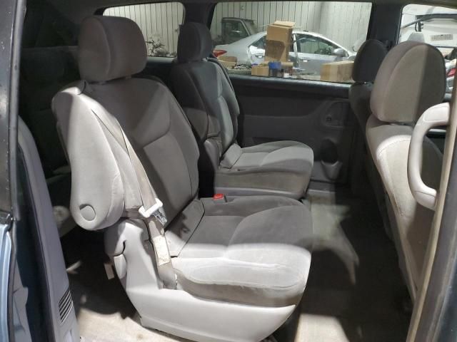 2005 Toyota Sienna CE