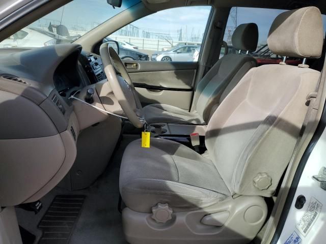 2004 Toyota Sienna CE