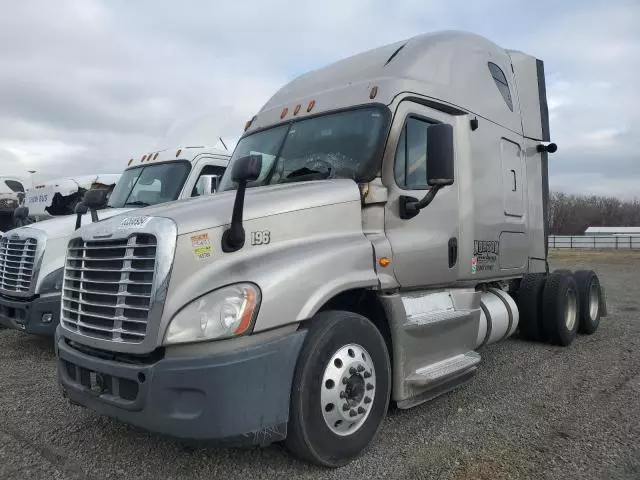 2013 Freightliner Cascadia 125