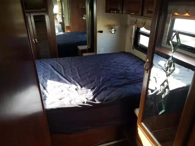 2003 Ndar 2003 Freightliner Chassis X Line Motor Home