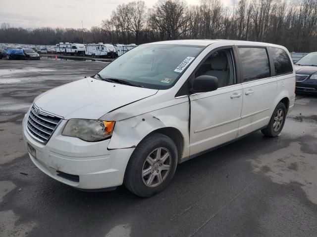 2010 Chrysler Town & Country LX