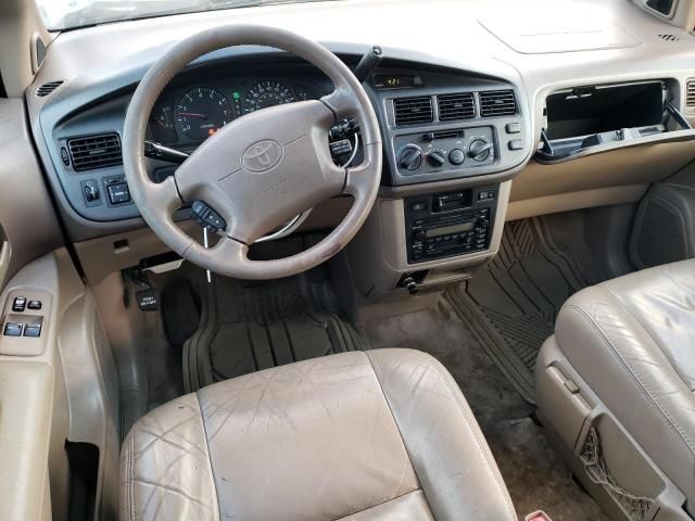 2000 Toyota Sienna LE