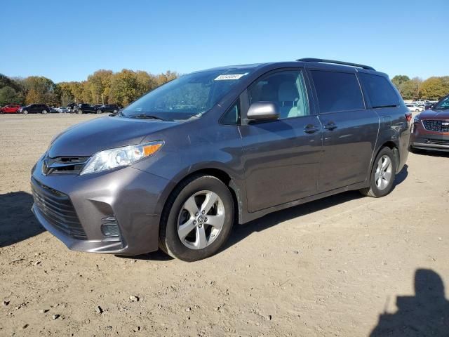 2019 Toyota Sienna LE