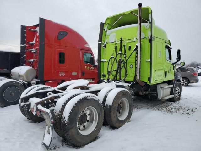 2020 Freightliner Cascadia 126