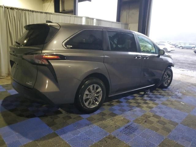 2023 Toyota Sienna LE